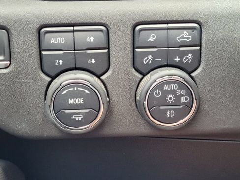 Used 2025 Chevrolet Silverado 1500 High Country AWD/4WD image 20