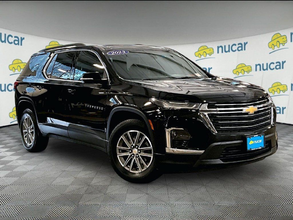 Used 2023 Chevrolet Traverse LT AWD/4WD image 1