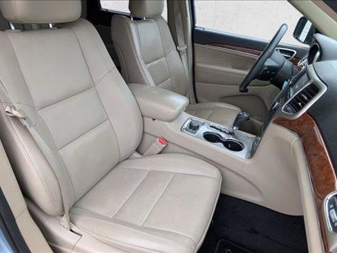 Used 2013 Jeep Grand Cherokee Limited w/ Luxury Group II image 29
