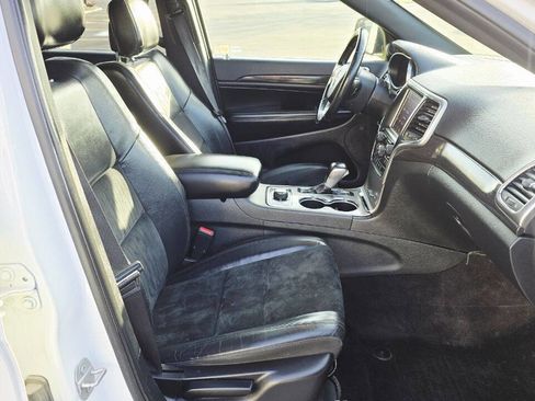 Used 2018 Jeep Grand Cherokee Laredo image 14