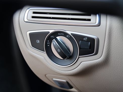 Used 2019 Mercedes-Benz C 300 Sedan image 15