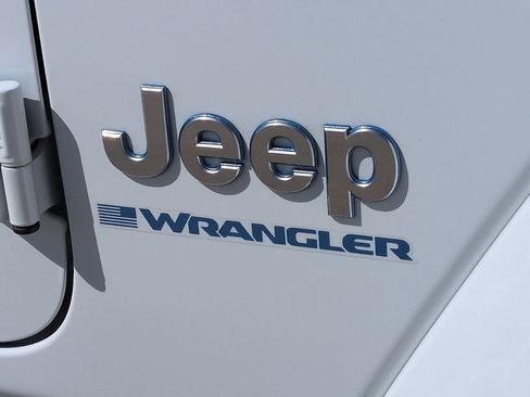 Used 2024 Jeep Wrangler Unlimited Sahara AWD/4WD image 5