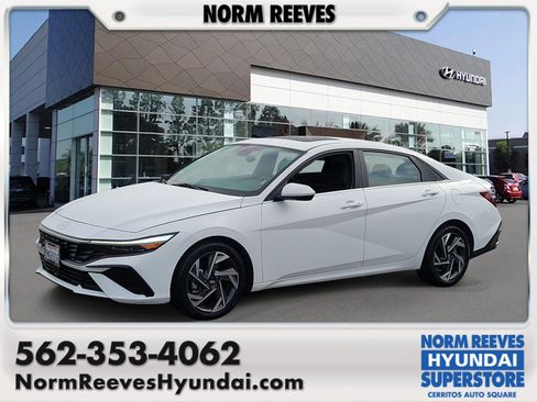 Certified 2025 Hyundai Elantra SEL FWD image 1