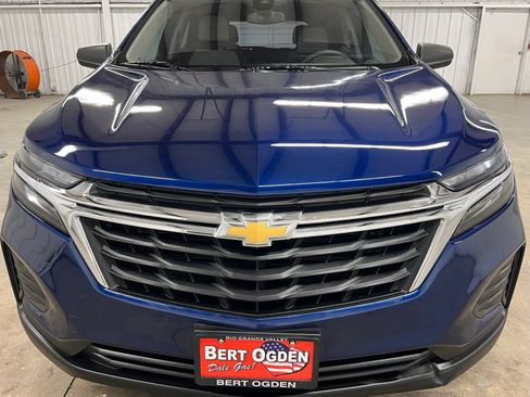 Used 2023 Chevrolet Equinox LS FWD image 2