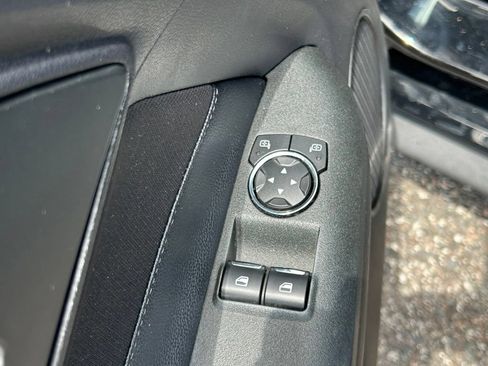 Used 2018 Ford Mustang Coupe RWD image 19