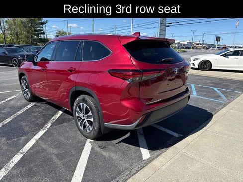 Used 2021 Toyota Highlander XLE AWD/4WD image 6