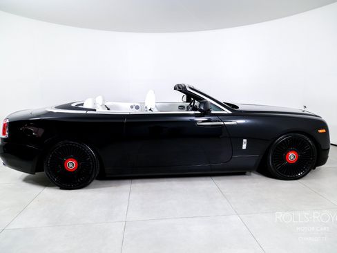 Used 2017 Rolls-Royce Dawn RWD image 11