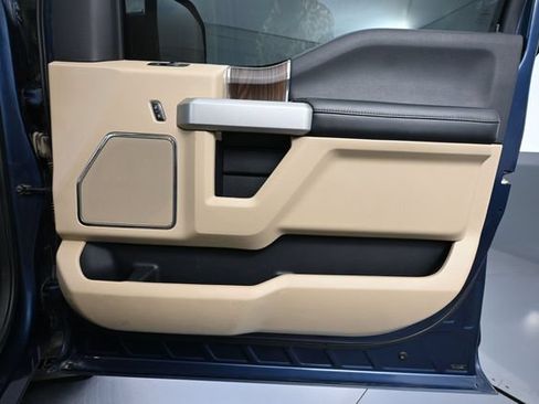 Used 2015 Ford F150 Lariat w/ Equipment Group 502A Luxury AWD/4WD image 46