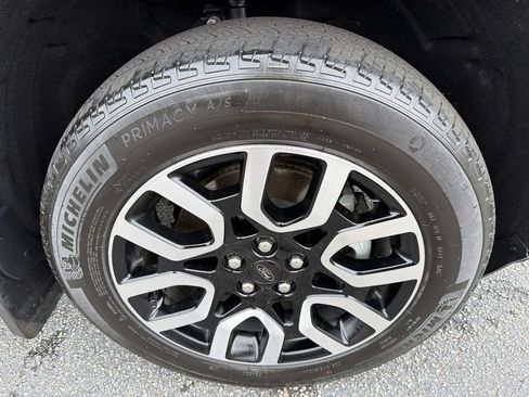 Used 2023 Ford Maverick Lariat FWD image 12