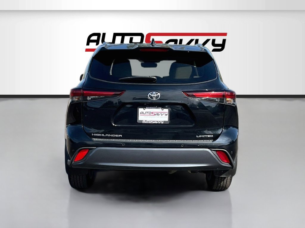 Used 2024 Toyota Highlander Limited FWD image 6
