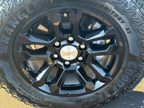 Used 2024 Chevrolet Silverado 1500 LT image 10