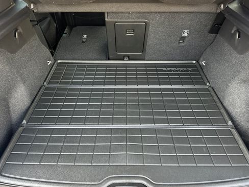 Certified 2023 Volvo C40 P8 Recharge Ultimate w/ Protection Package Premier AWD/4WD image 17