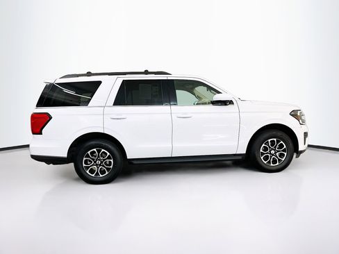 Used 2024 Ford Expedition XLT image 10