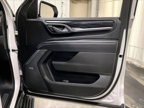 Used 2021 GMC Yukon Denali w/ Denali Premium Package AWD/4WD image 24