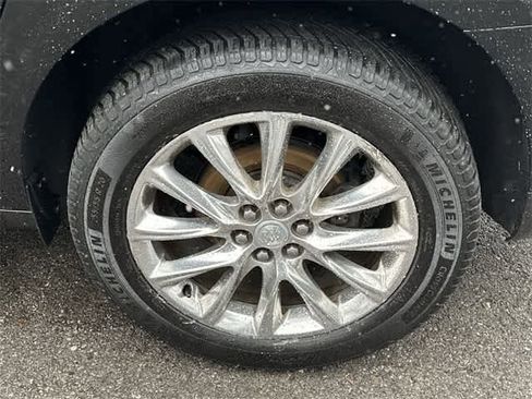 Used 2018 Buick Enclave Premium w/ Experience Buick Package image 5