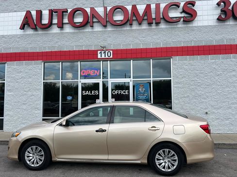 Used 2012 Toyota Camry LE FWD image 3