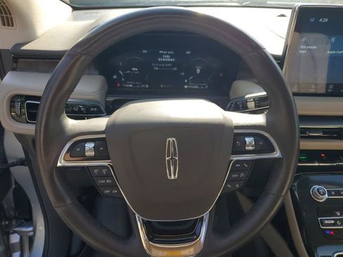 Used 2023 Lincoln Nautilus Reserve FWD image 11