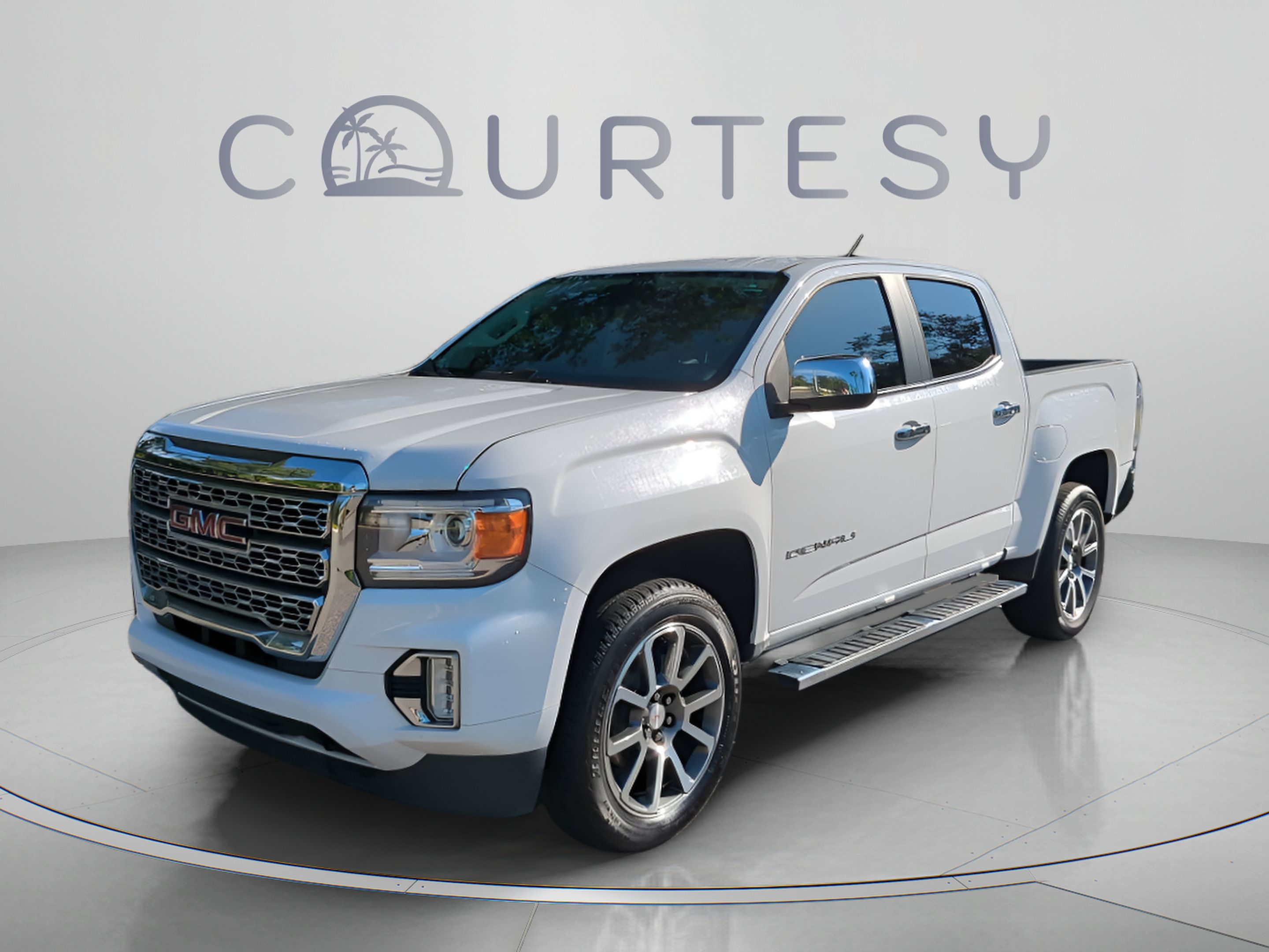 Used 2021 GMC Canyon Denali RWD image 1