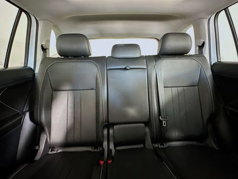 Used 2022 Volkswagen Tiguan SE w/ Panoramic Sunroof Package FWD image 29