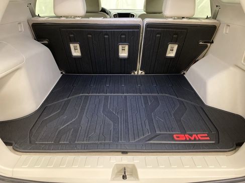 Used 2024 GMC Terrain Denali w/ Denali Premium Package image 8