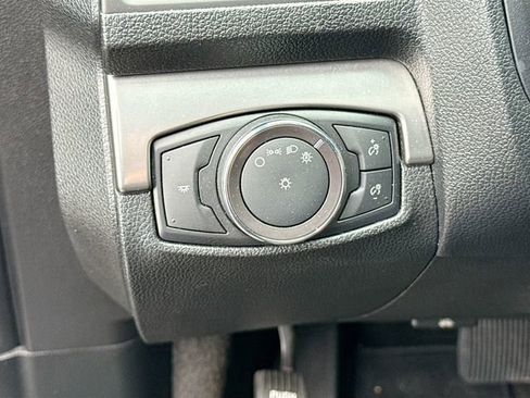 Used 2018 Ford Explorer XLT AWD/4WD image 13