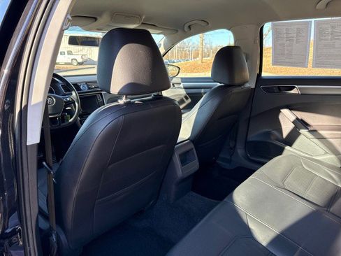 Used 2017 Volkswagen Passat 1.8T R-Line image 32