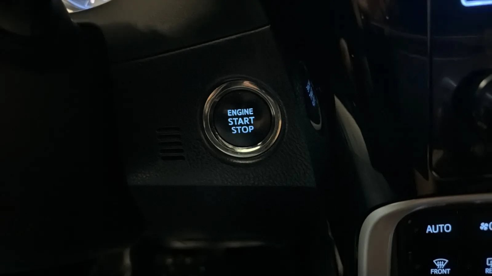 Used 2017 Toyota Corolla SE w/ SE Premium Package FWD image 16
