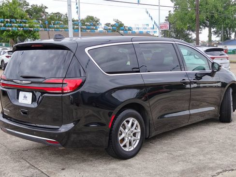 Used 2023 Chrysler Pacifica Touring-L FWD image 20