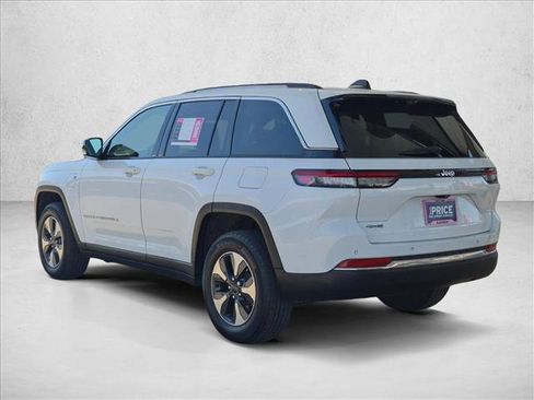 Used 2022 Jeep Grand Cherokee Limited 4xe w/ Luxury Tech Group II AWD/4WD image 7