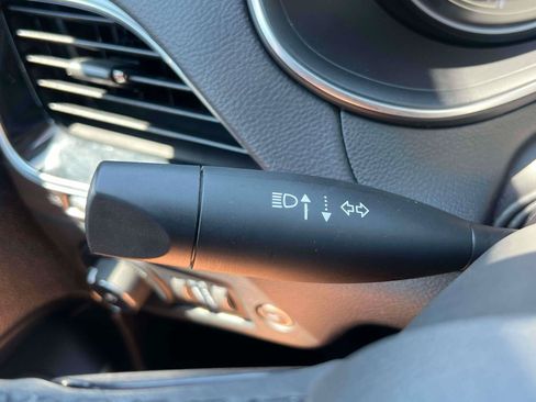 Used 2022 Jeep Cherokee Limited AWD/4WD image 18