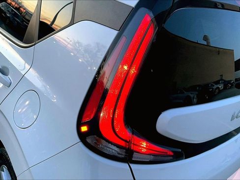 Used 2023 Kia Soul LX w/ LX Technology Package image 28