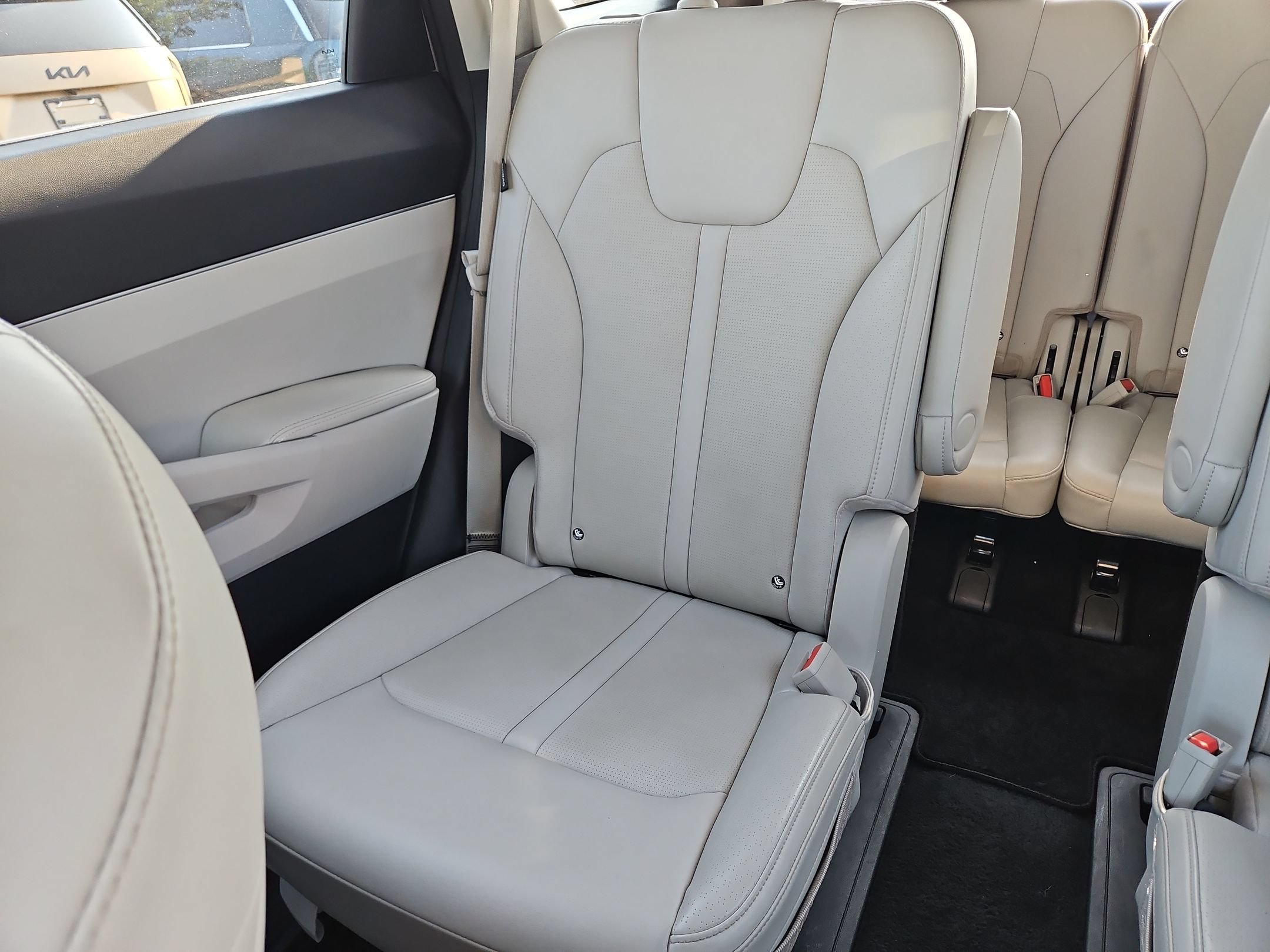 Used 2025 Kia Sorento EX w/ Panoramic Sunroof Package FWD image 12