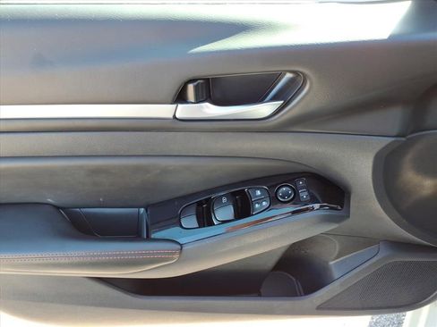 Used 2025 Nissan Altima 2.5 SR image 14