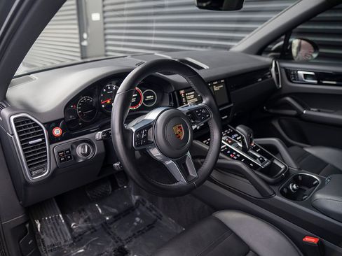 Certified 2021 Porsche Cayenne image 4