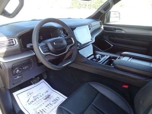 Used 2025 Jeep Wagoneer Series II image 12