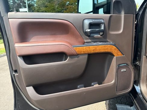 Used 2016 Chevrolet Silverado 2500 High Country w/ High Country Premium Package AWD/4WD image 12