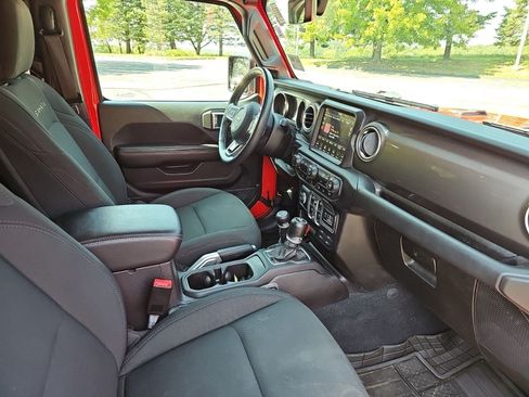 Used 2018 Jeep Wrangler Unlimited Sahara AWD/4WD image 10