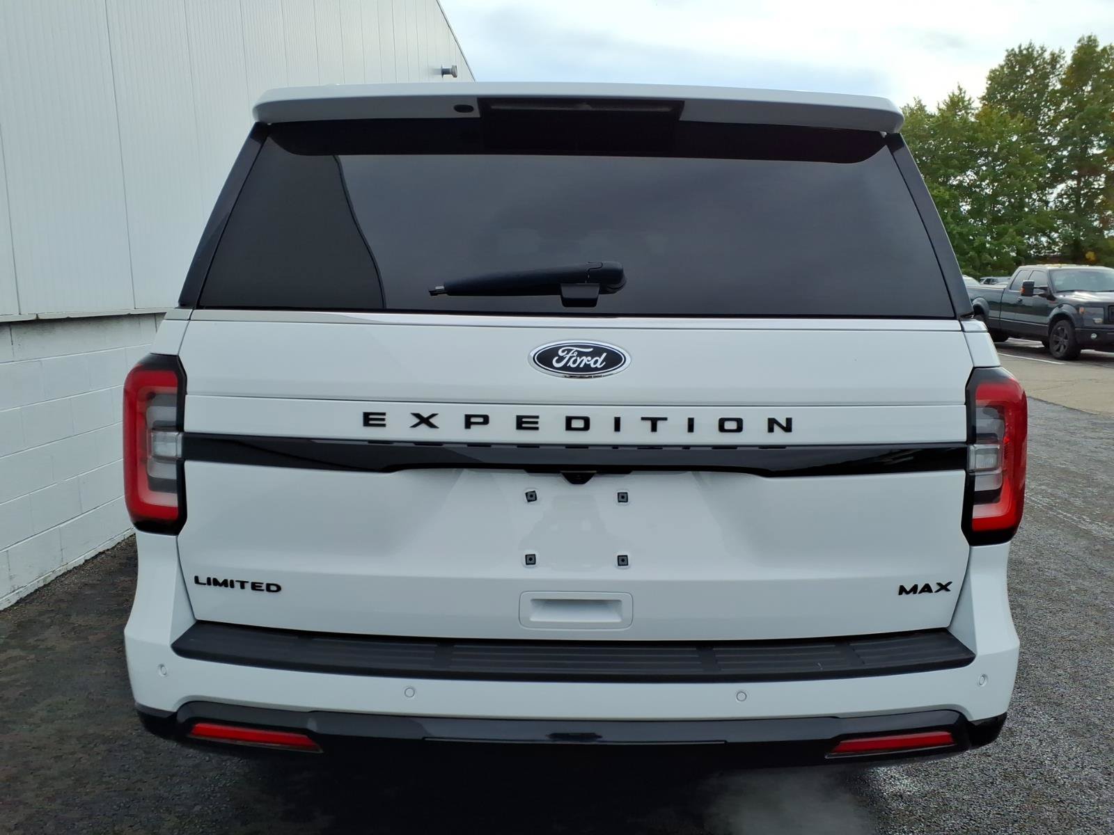 Used 2024 Ford Expedition Max Limited AWD/4WD image 5