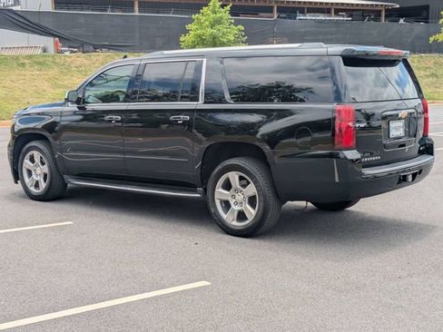 Used 2018 Chevrolet Suburban Premier RWD image 6