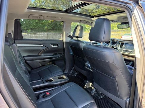 Used 2019 Toyota Highlander Limited Platinum image 13