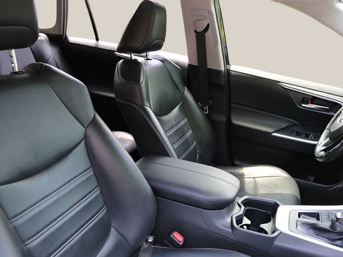 Used 2019 Toyota RAV4 XLE Premium w/ All Weather Liner Package FWD image 20