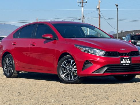 Used 2023 Kia Forte LXS w/ LXS Technology Package FWD image 2