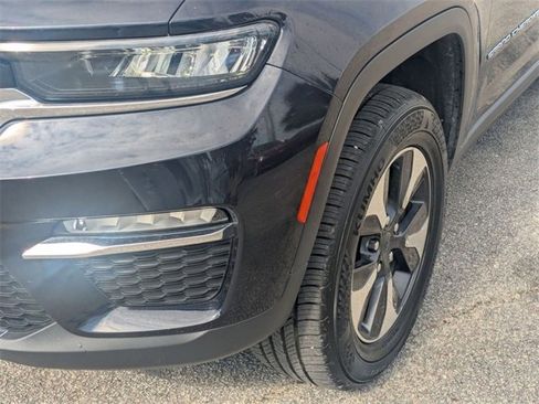 Used 2024 Jeep Grand Cherokee Limited 4xe image 12