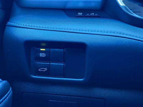 Used 2023 Toyota Highlander XLE image 32