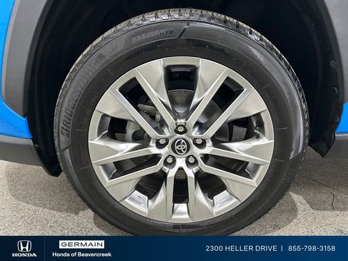 Used 2021 Toyota RAV4 XLE Premium image 13