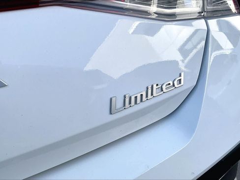 Used 2024 Hyundai Elantra Limited FWD image 10