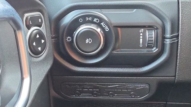 Used 2024 Jeep Wrangler Unlimited Rubicon w/ Convenience Group AWD/4WD image 16