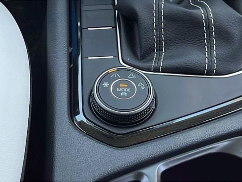 New 2026 Volkswagen Taos SE image 25