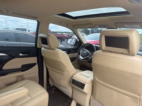 Used 2018 Toyota Highlander XLE AWD/4WD image 4