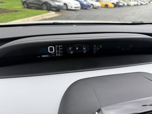 Used 2018 Toyota Prius Four FWD image 12